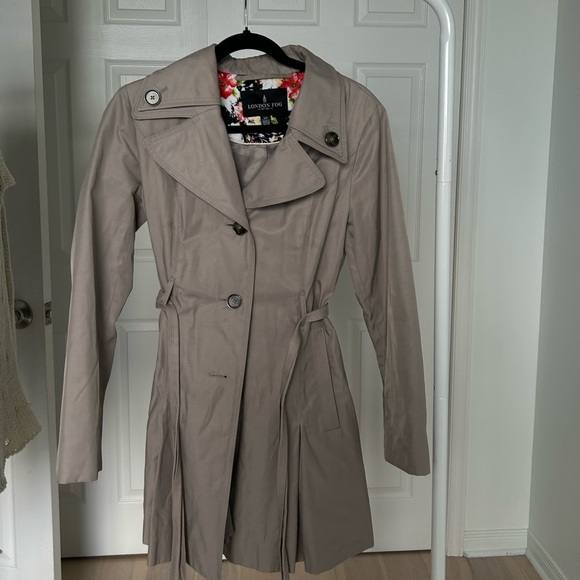 Beige trench coat - Picture 1 of 6
